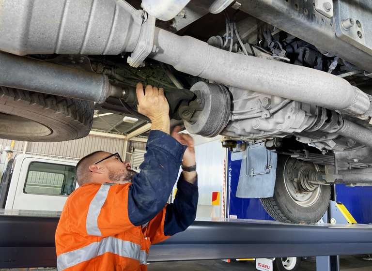 2022 Double R Trucks Isuzu Service 01