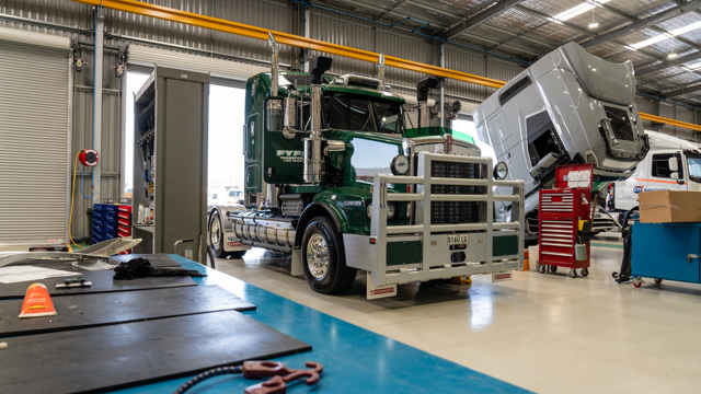 Factory-Trained Kenworth Technicians