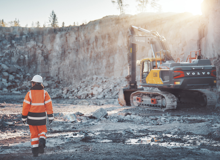 Some EXC F SERIES T4f The Edge Campaign Hero 02 1920X1080 (2)